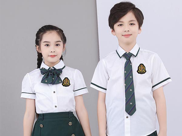 小学校服