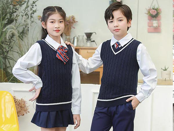 小学校服