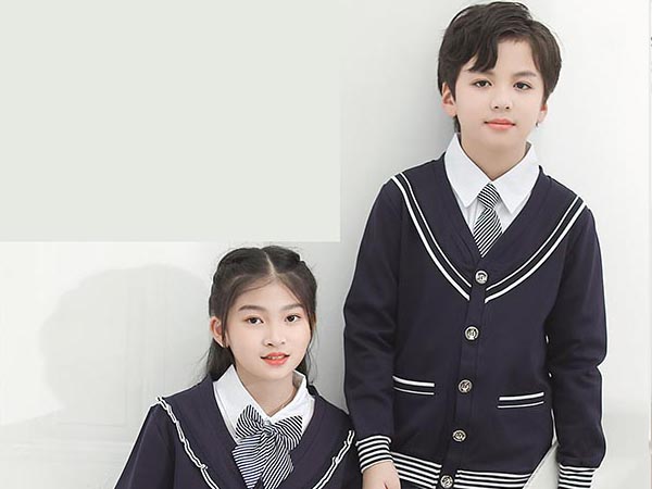 小学校服