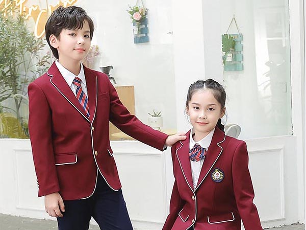 小学校服