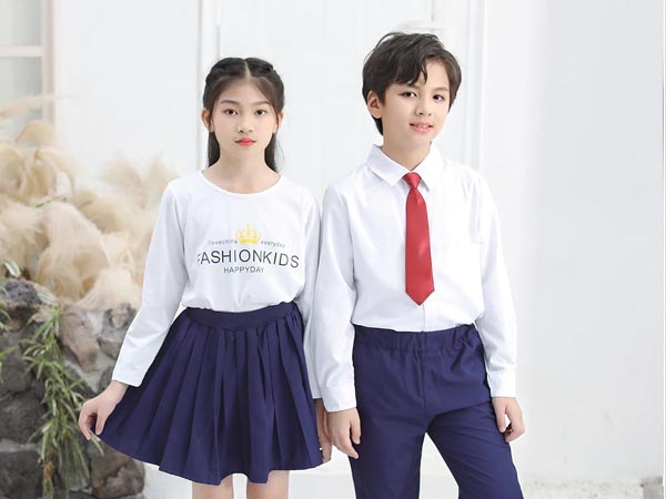 小学校服