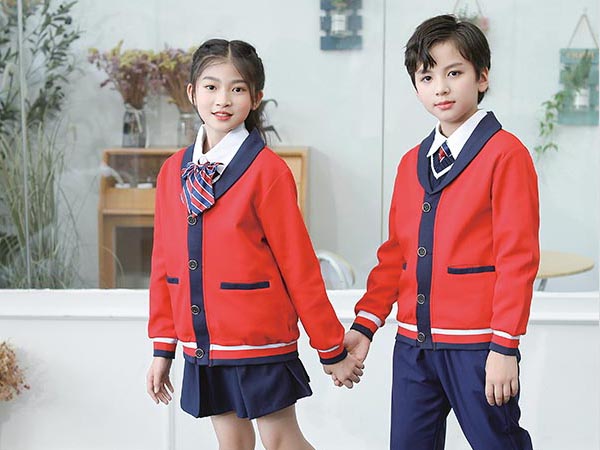 小学校服