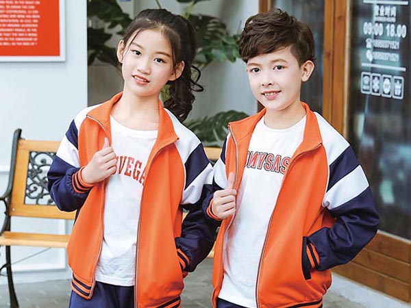 小学校服