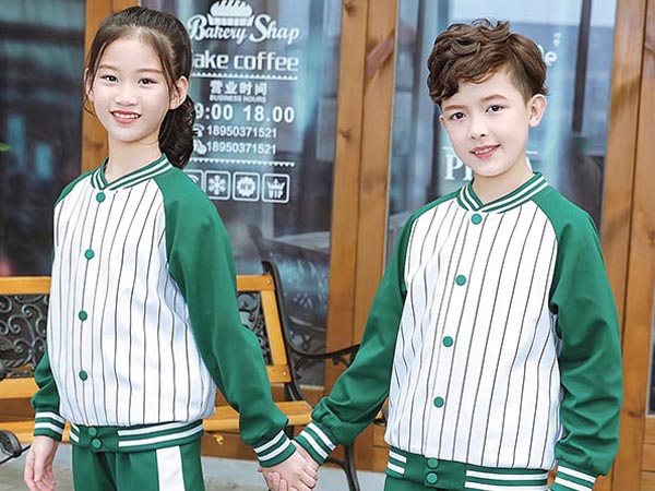 小学校服