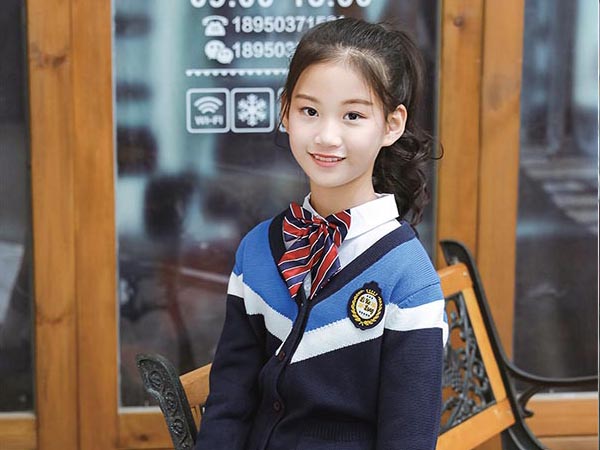 小学校服