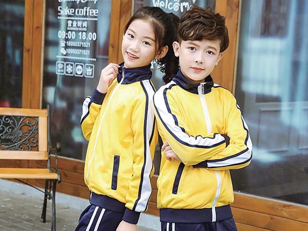 小学校服