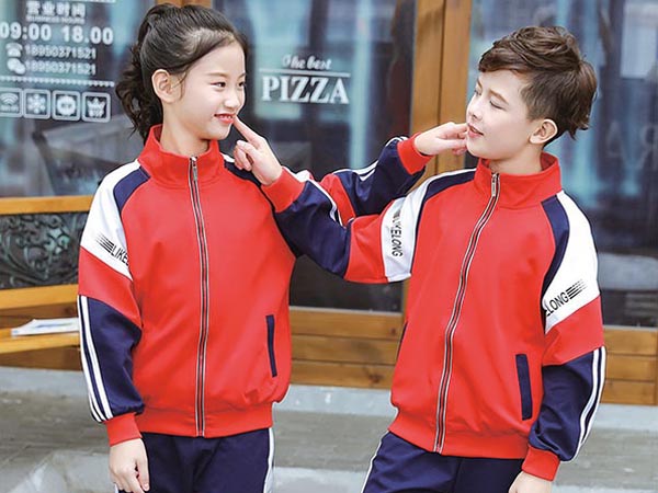 小学校服