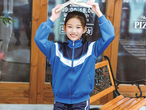 小学校服